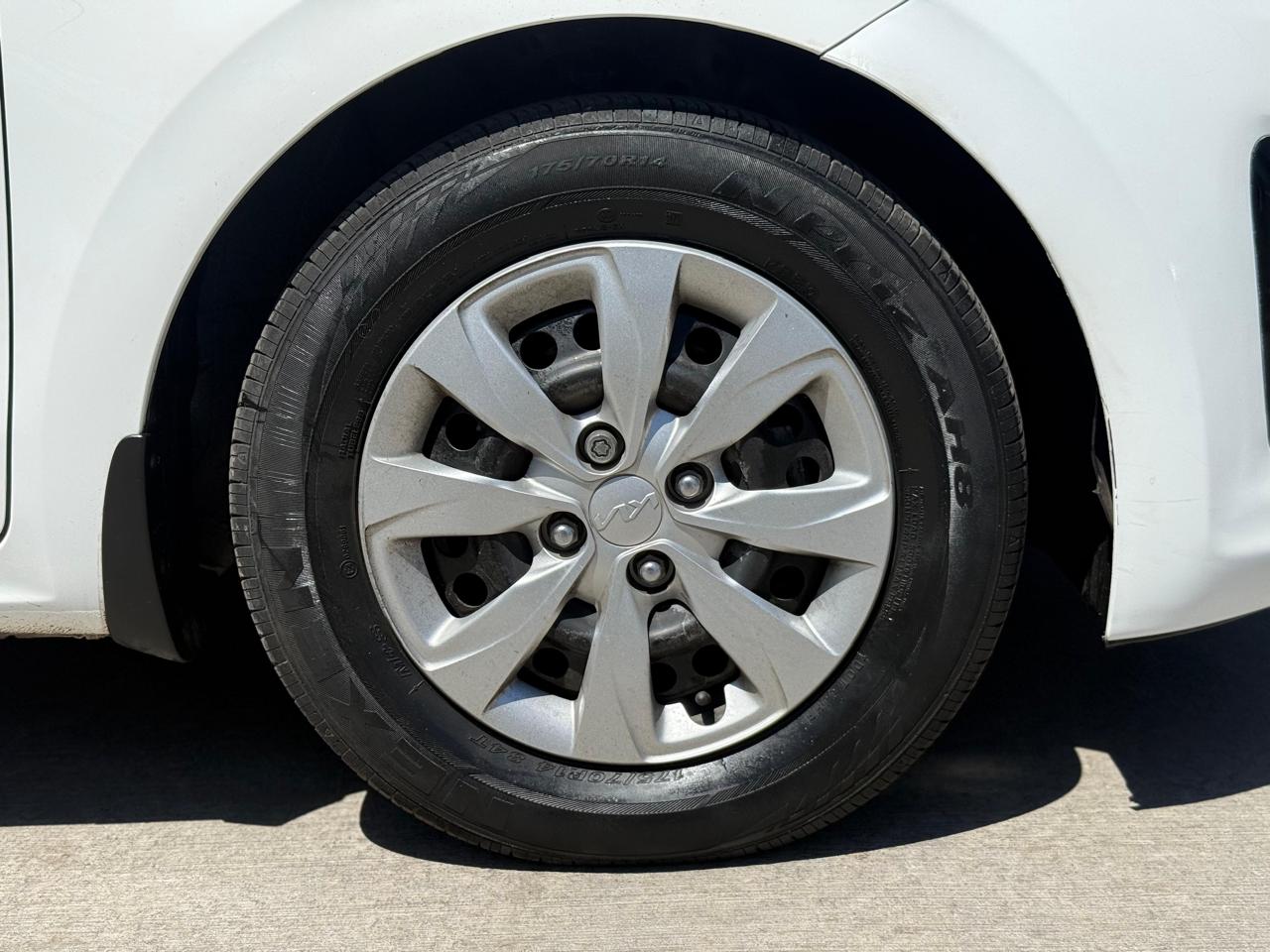 KIA SOLUTO 2023 - Imagen 20