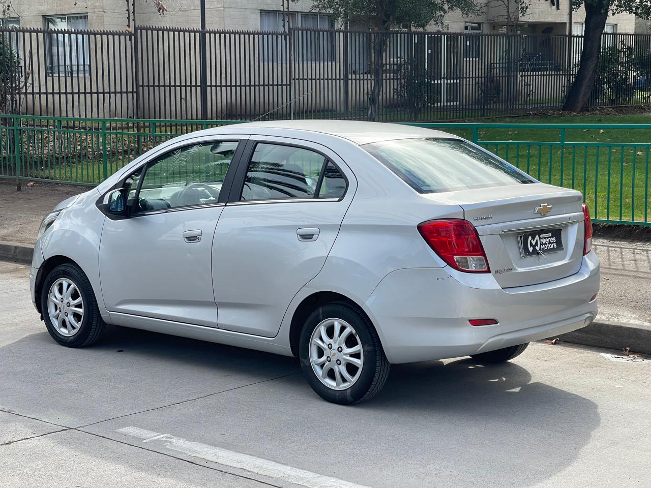Chevrolet Spark Sedan — foto 9 de 15