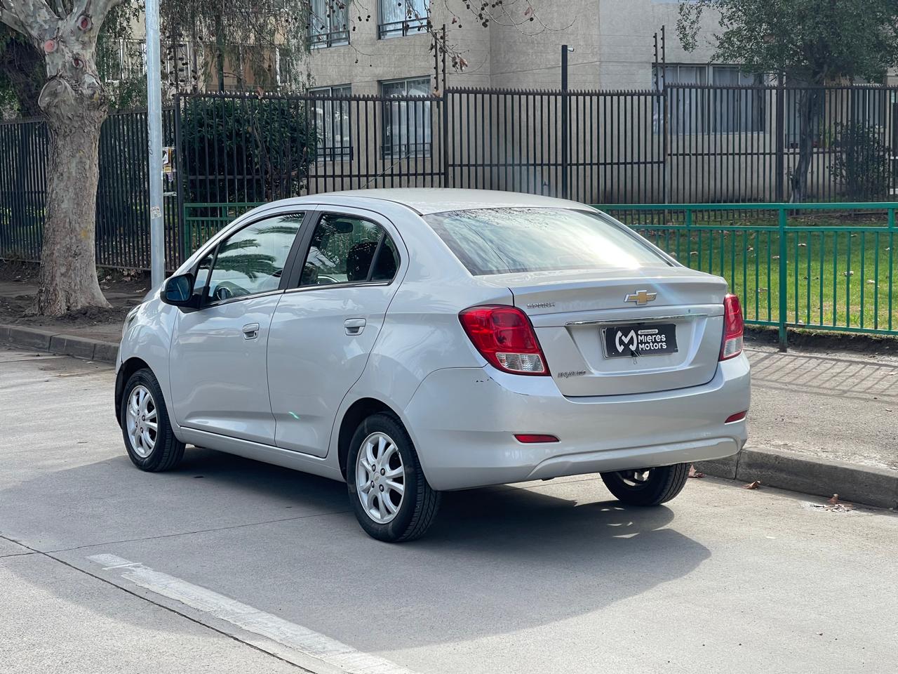 Chevrolet Spark Sedan — foto 8 de 15
