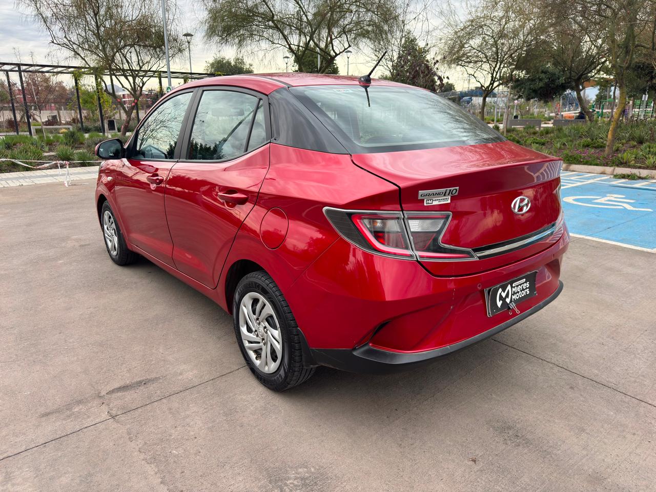 Hyundai Grand I10 Sedan — foto 10 de 17