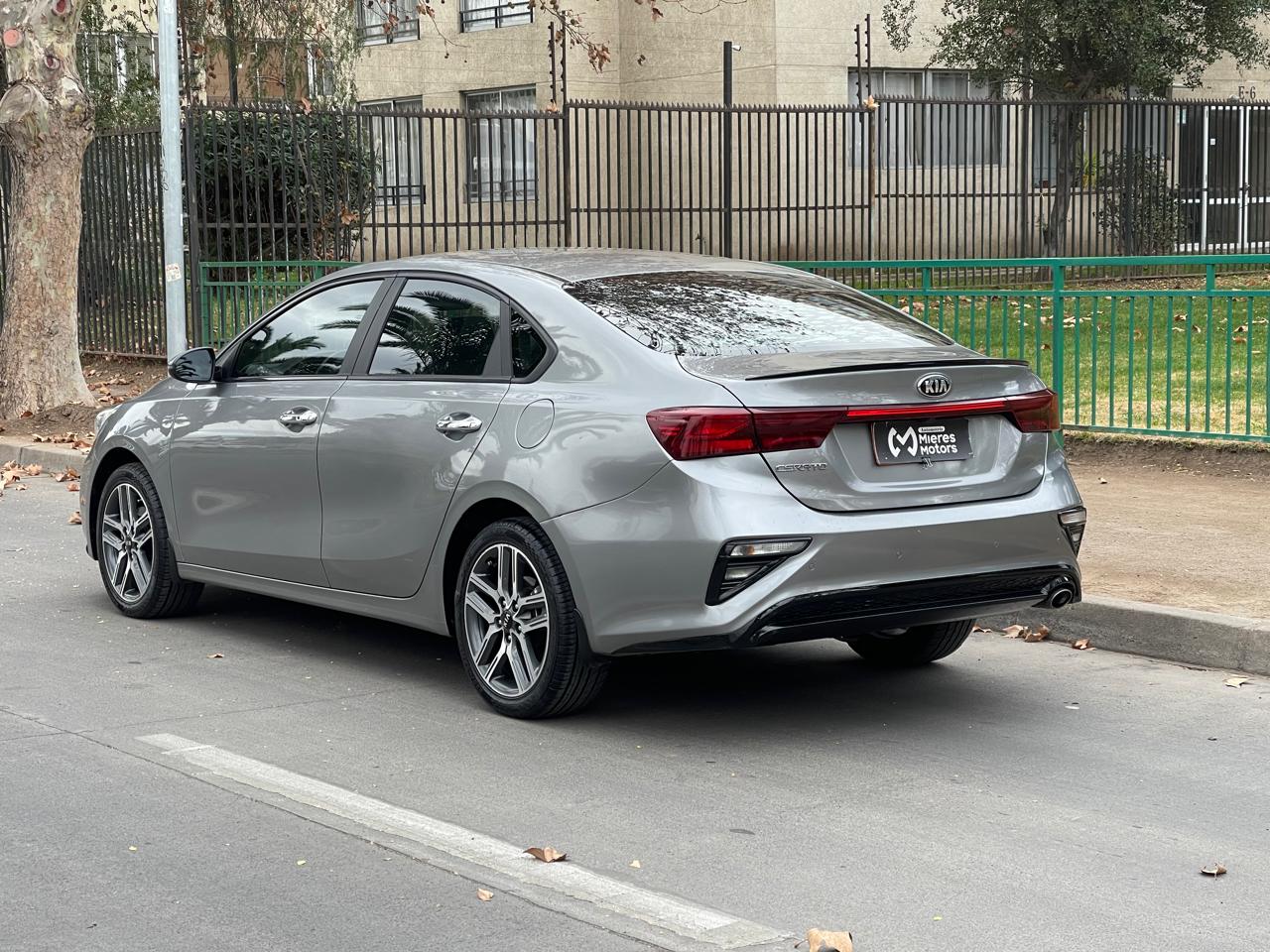 KIA Cerato Taxi Ejecutivo — foto 8 de 19