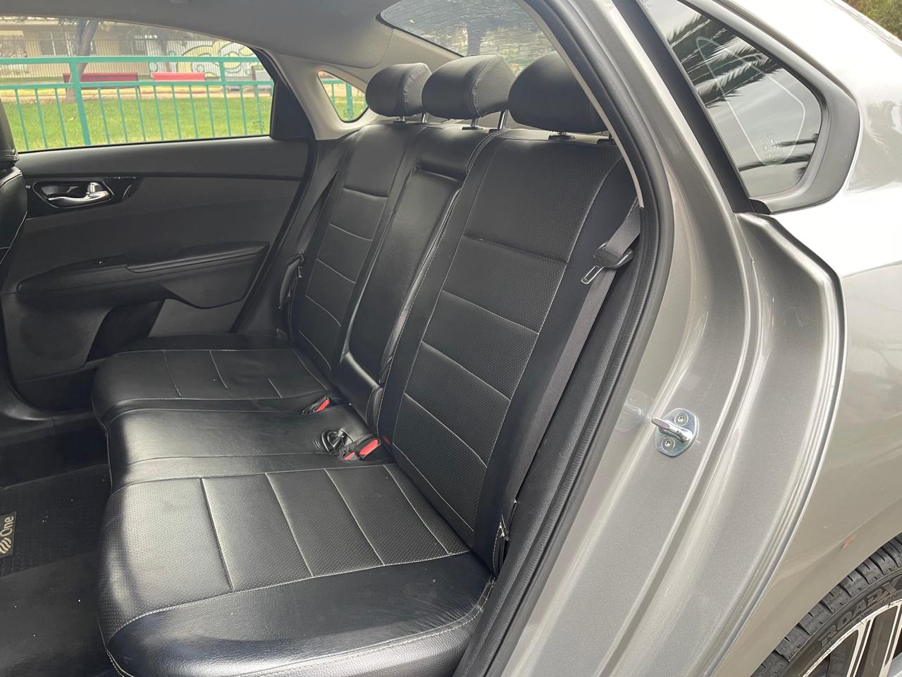 KIA Cerato Taxi Ejecutivo — foto 17 de 19