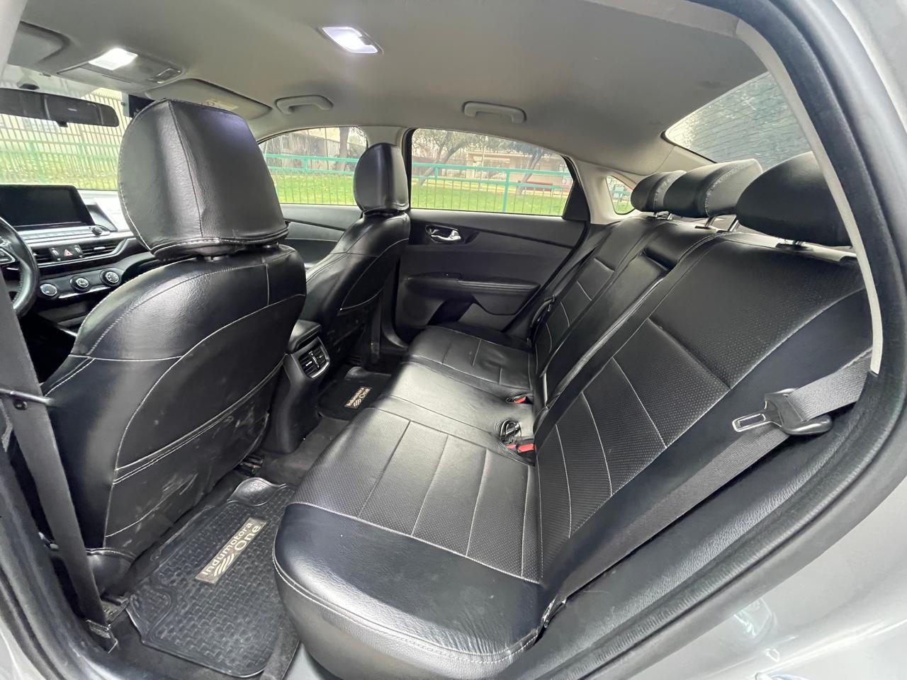 KIA Cerato Taxi Ejecutivo — foto 16 de 19