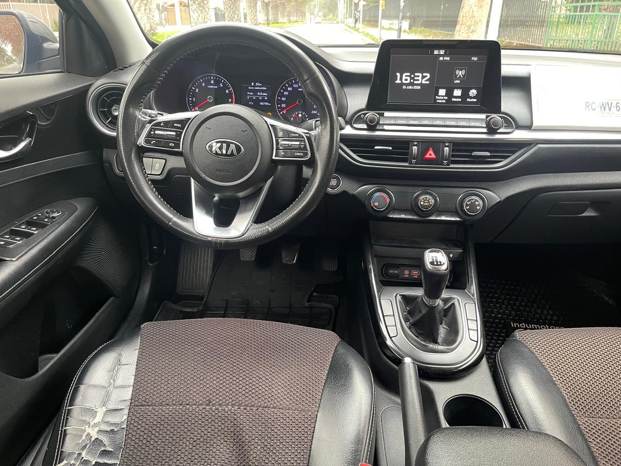 KIA Cerato Taxi Ejecutivo — foto 11 de 19